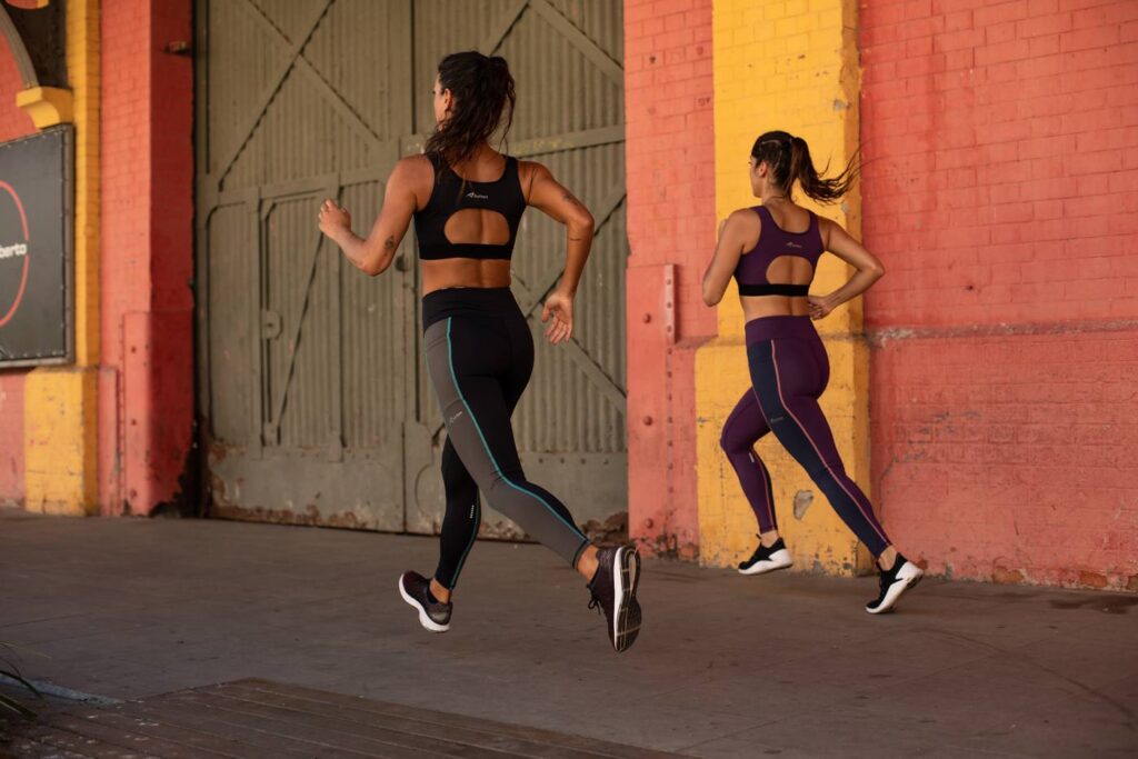 Mulheres correndo com Legging GRIT | Corra como uma mulher