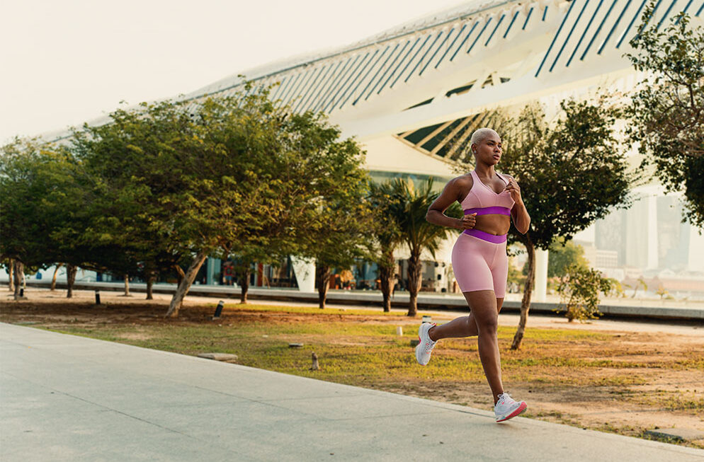 Pular corda ou correr: descubra a melhor opção para seus treinos